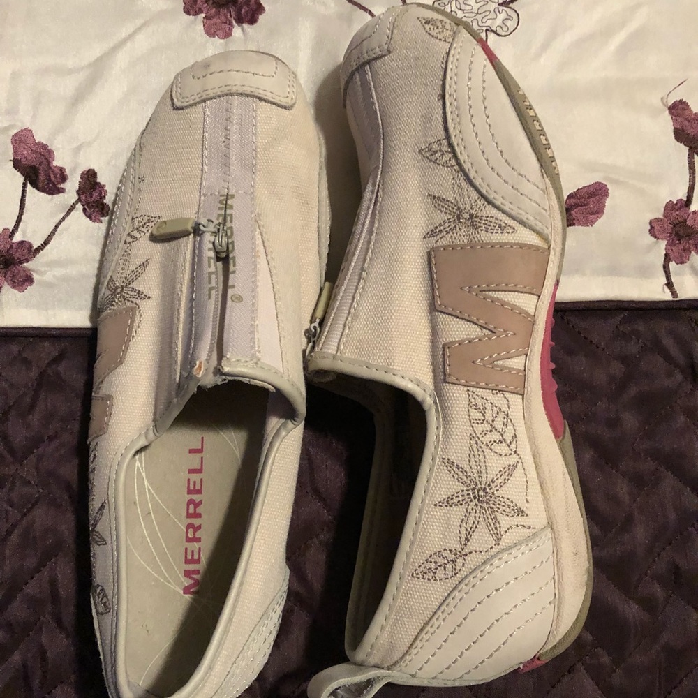 Shoes 👟 - Picture 2 of 2
